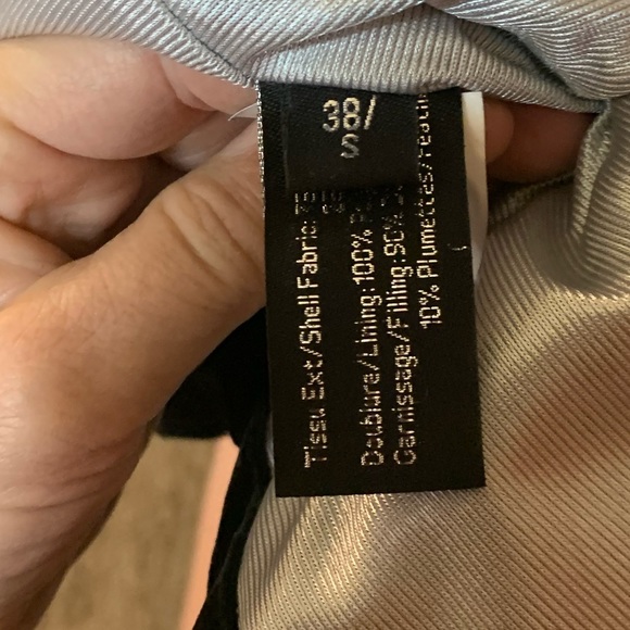 Women's Black Quilted Vest - Picture 14 of 16